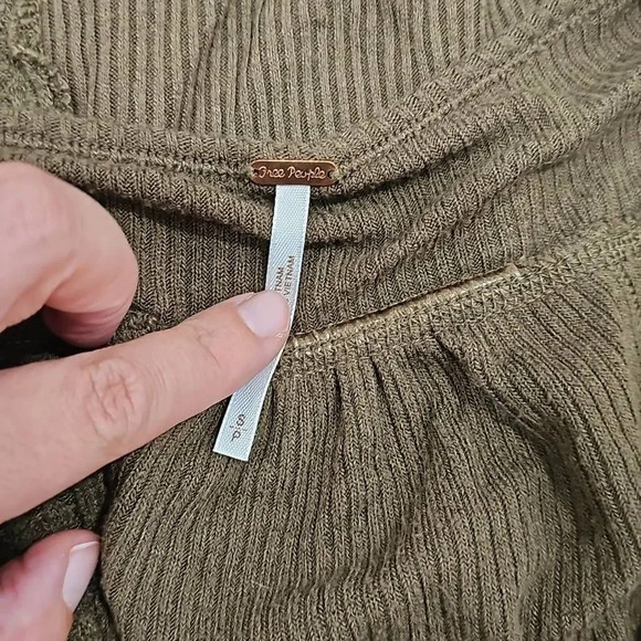 Free People LEO HENLEY TEE IN ARMY Sz S - Picture 2 of 11